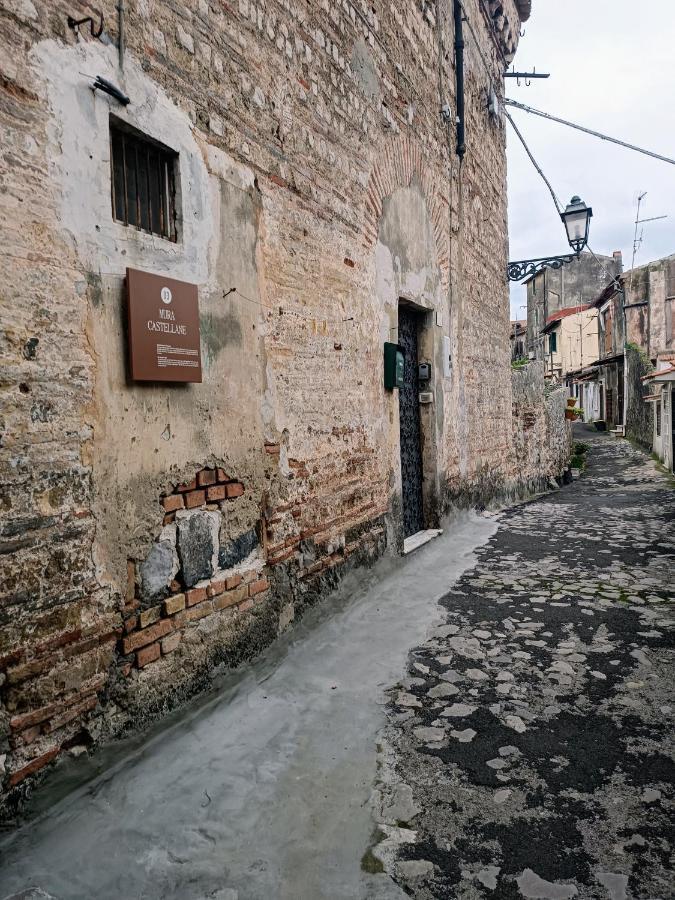 La Casetta Nelle Mura Terracina Exterior photo