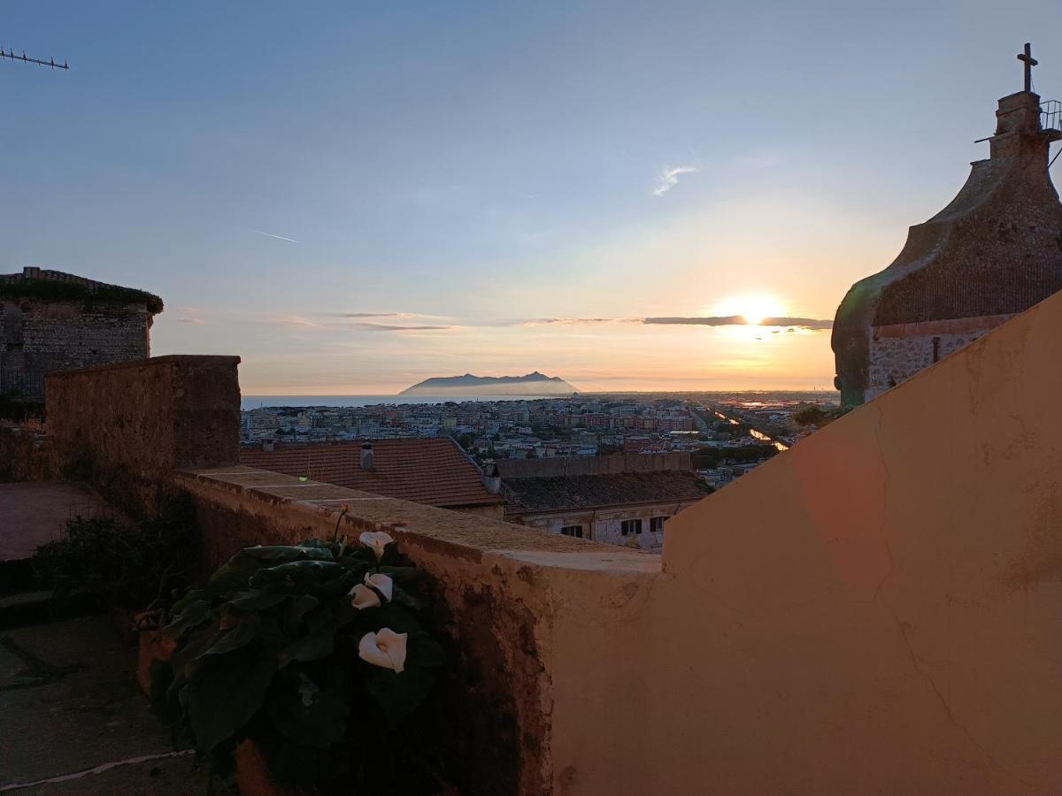 La Casetta Nelle Mura Terracina Exterior photo