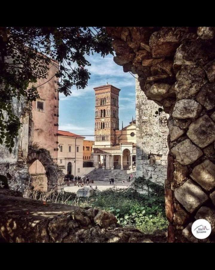 La Casetta Nelle Mura Terracina Exterior photo